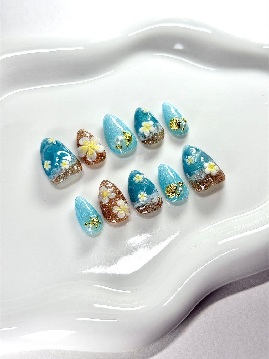 Plumeria on the water - Press On Nails