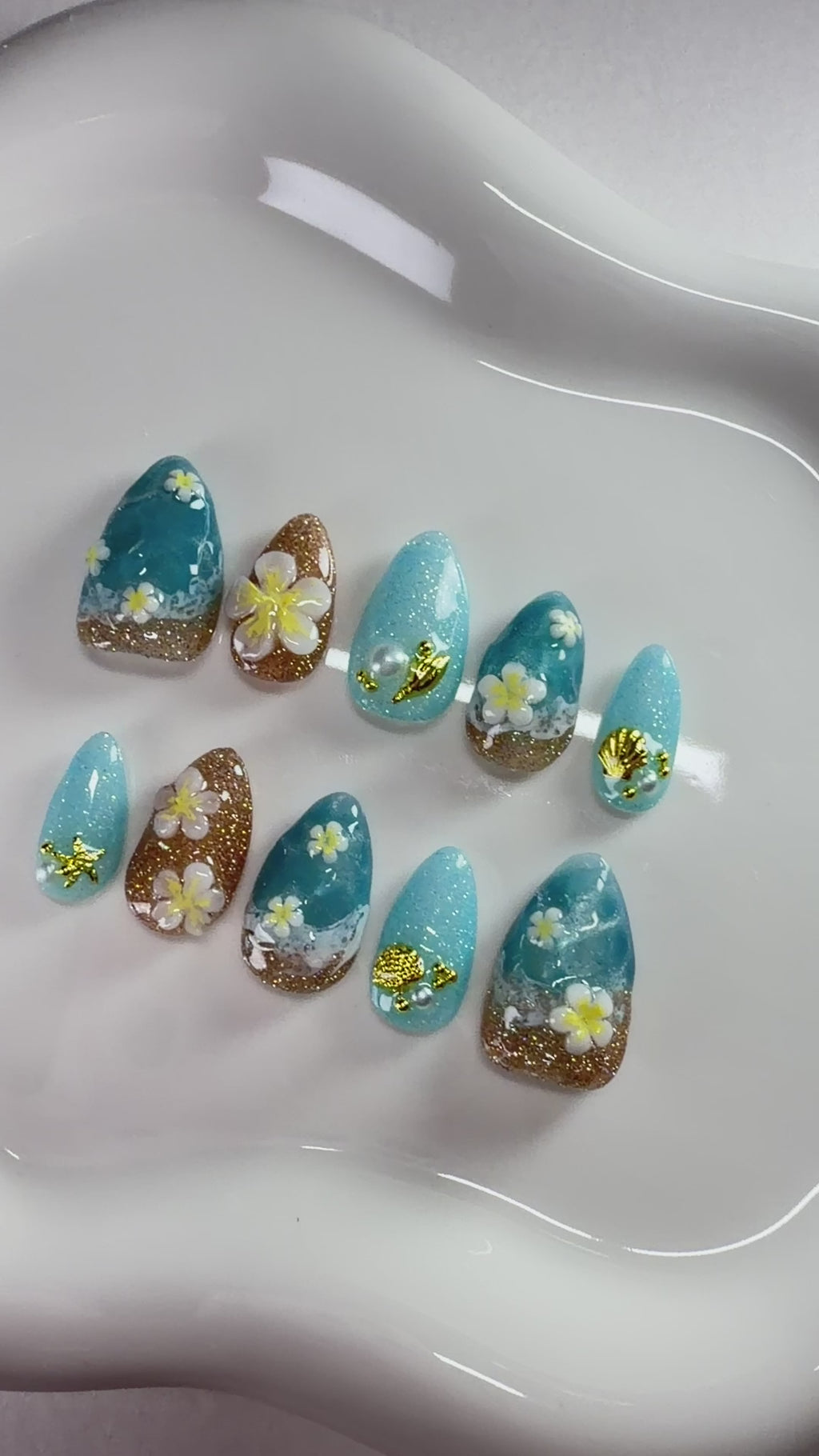 Plumeria on the water - Press On Nails