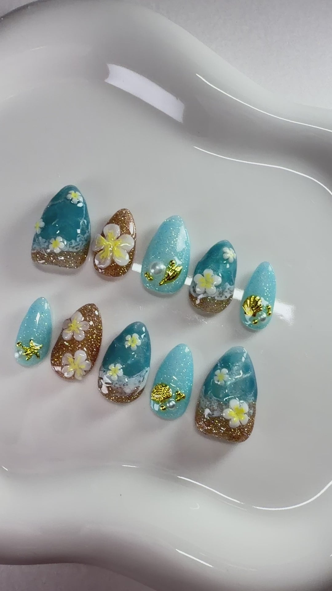 Plumeria on the water - Press On Nails